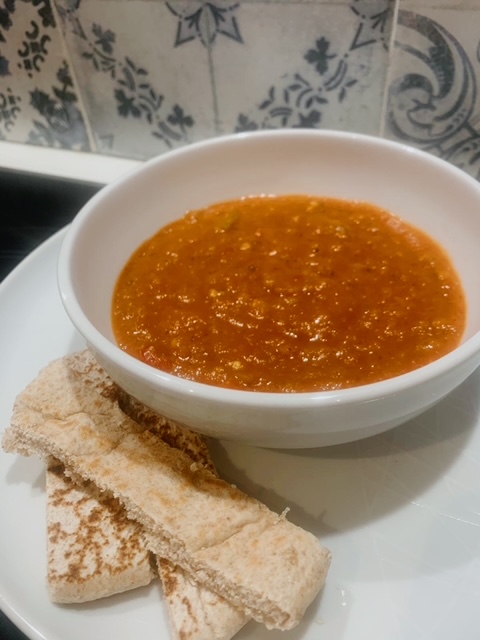 Spicy tomato & lentil soup 